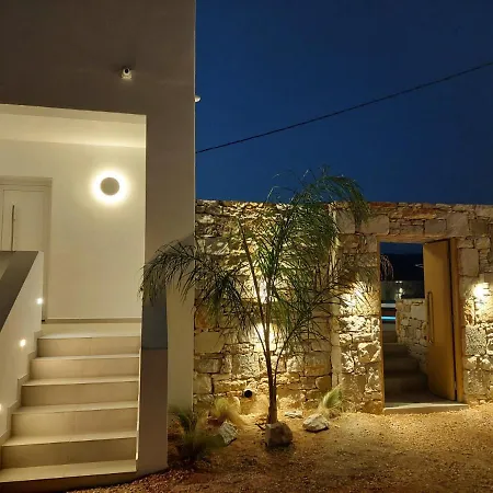 Naxos Superior Villas *